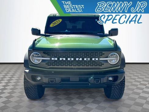 Used 2023 Ford Bronco Wildtrak image 2
