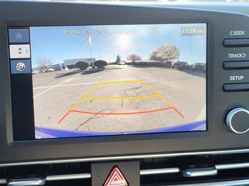 Used 2024 Hyundai Elantra SE image 13