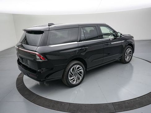 Used 2025 Lincoln Navigator Reserve image 4