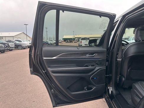 Used 2021 Jeep Grand Cherokee L Overland w/ Advanced Protech Group III image 21