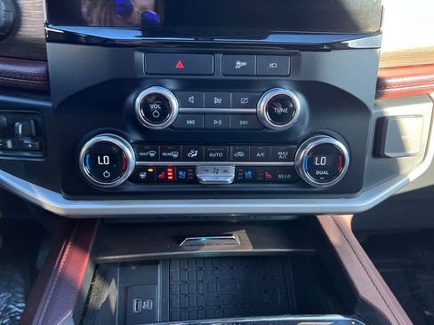 Used 2023 Ford Expedition Max Limited image 19