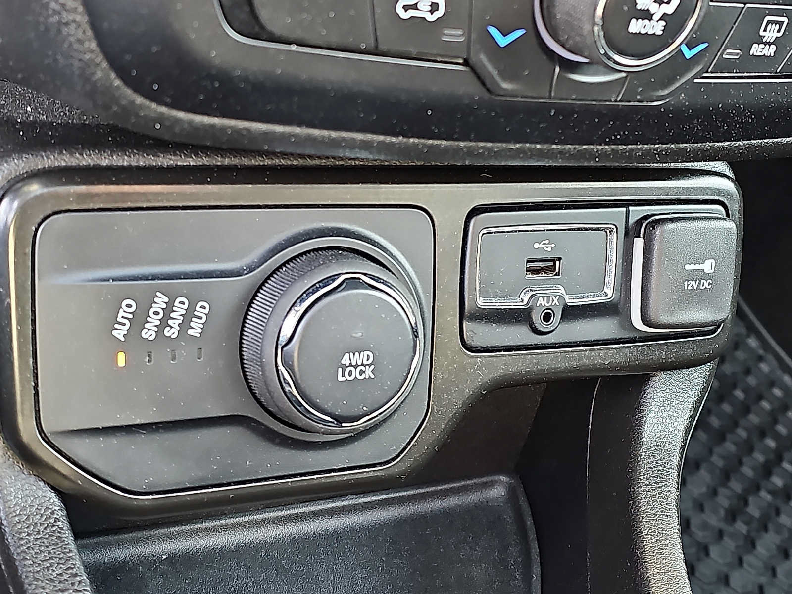 Certified 2023 Jeep Renegade Latitude w/ Sun/Sound Group AWD/4WD image 24