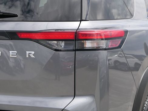 Used 2025 Nissan Pathfinder SV FWD image 4