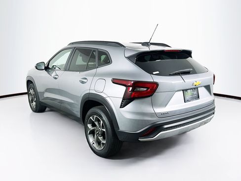 Used 2024 Chevrolet Trax LT FWD image 5