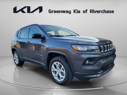 Used 2024 Jeep Compass Latitude image 1