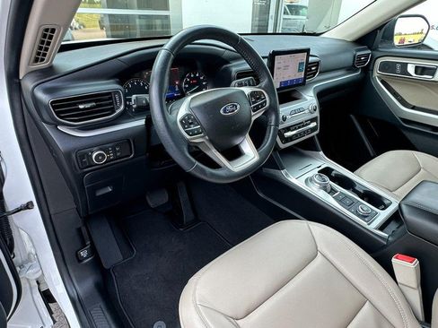 Used 2023 Ford Explorer XLT w/ Equipment Group 202A AWD/4WD image 9
