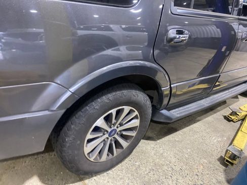 Used 2017 Ford Expedition XLT w/ Equipment Group 202A AWD/4WD image 7