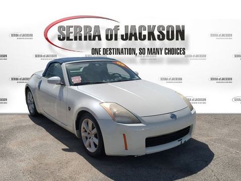 Used 2005 Nissan 350Z Touring image 2