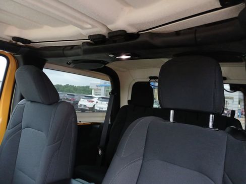 Used 2018 Jeep Wrangler Sport AWD/4WD image 19
