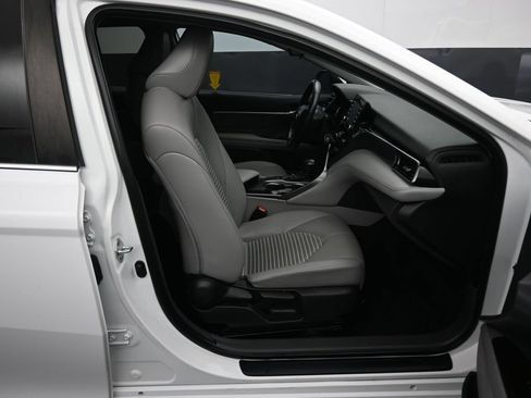 Used 2023 Toyota Camry SE FWD image 39