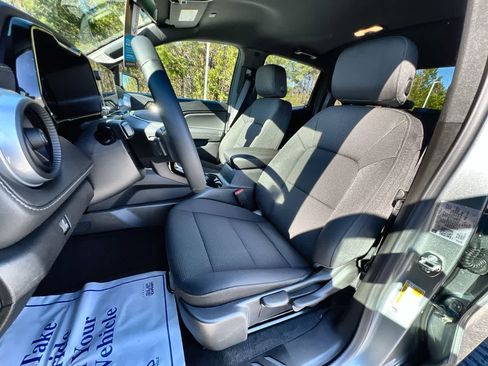 Used 2024 Chevrolet Colorado LT image 18