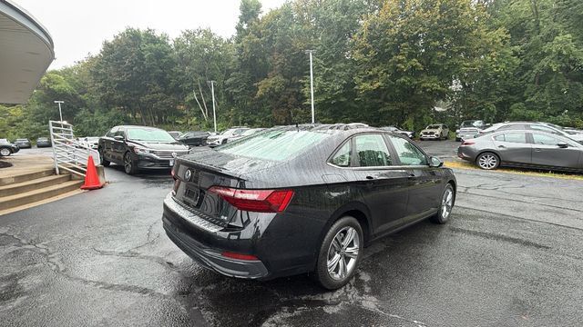Used 2024 Volkswagen Jetta SE FWD image 5