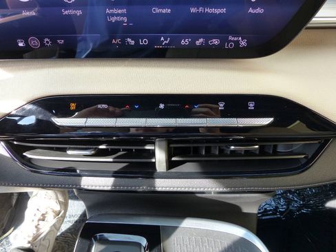 Used 2025 Buick Enclave Preferred FWD image 40