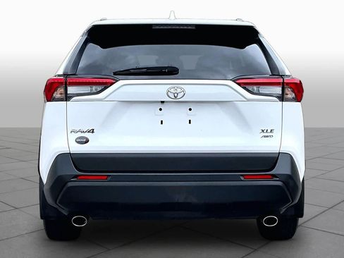 Used 2021 Toyota RAV4 XLE AWD/4WD image 5