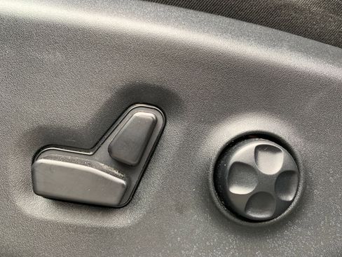 Used 2025 Chrysler Pacifica Limited image 27