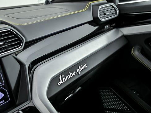 Used 2019 Lamborghini Urus image 40