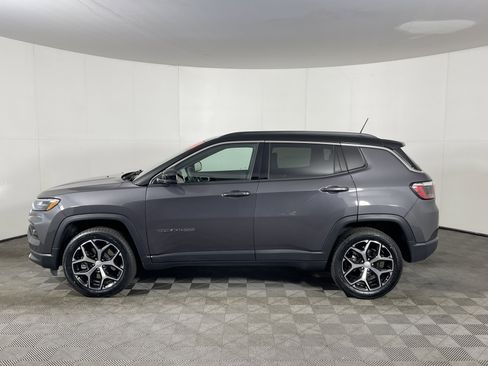 Used 2024 Jeep Compass Limited image 3