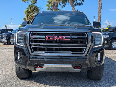 Used 2023 GMC Yukon XL AT4 w/ AT4 Premium Package AWD/4WD image 9