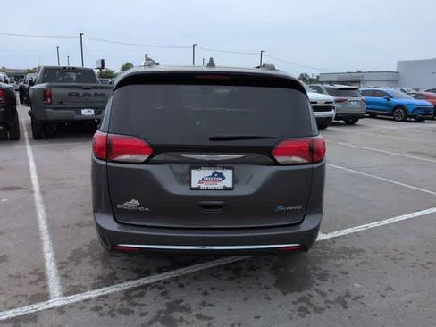 Used 2020 Chrysler Pacifica Limited w/ Advanced Safetytec Group FWD image 7
