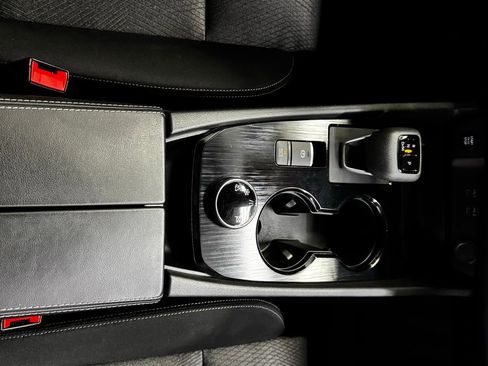 Certified 2025 Nissan Rogue SV image 29