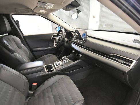 Used 2023 Mitsubishi Outlander SE AWD/4WD image 16