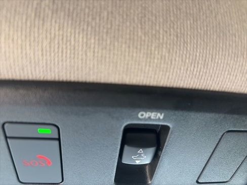 Used 2025 Nissan Sentra SR w/ SR Premium Package image 17