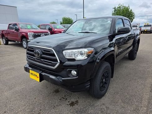 Used 2019 Toyota Tacoma SR5 AWD/4WD image 2