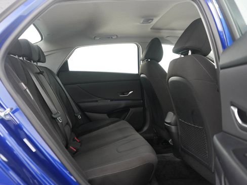 Used 2025 Hyundai Elantra SEL image 12