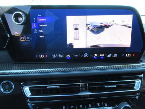 Used 2025 Chevrolet Traverse High Country FWD image 28