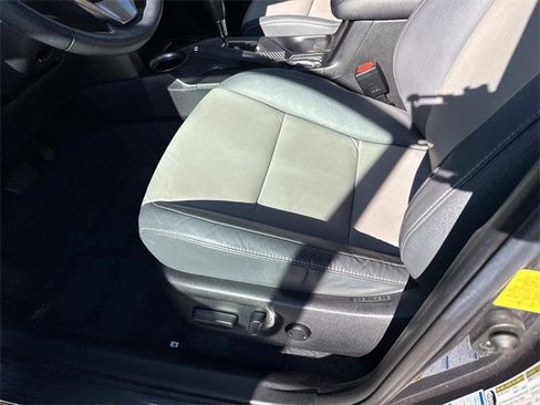 Used 2015 Toyota RAV4 Limited image 15