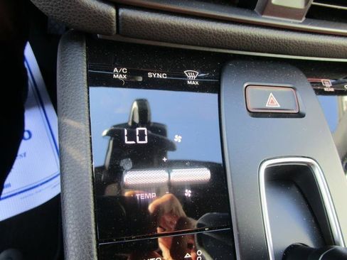 Used 2023 Porsche Macan Base image 14