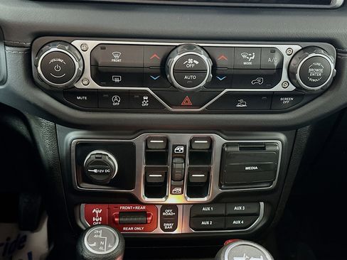 Used 2025 Jeep Wrangler Unlimited Rubicon image 15