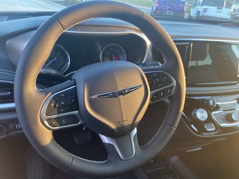 New 2026 Chrysler Pacifica Select FWD image 25
