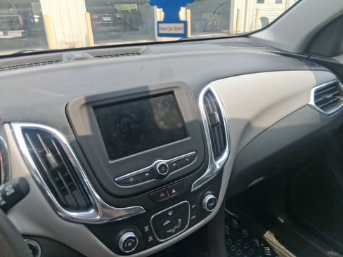 Used 2022 Chevrolet Equinox LS w/ LS Convenience Package AWD/4WD image 8