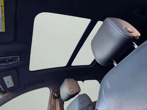 Used 2019 Audi e-tron Prestige w/ Prestige Package image 40