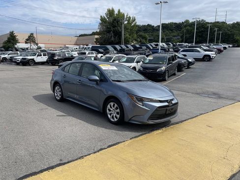Certified 2025 Toyota Corolla LE FWD image 6