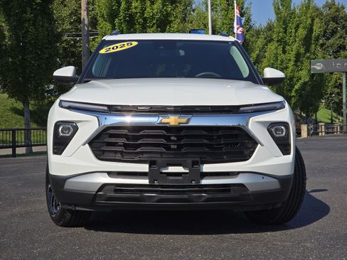 Used 2025 Chevrolet TrailBlazer LT FWD image 16
