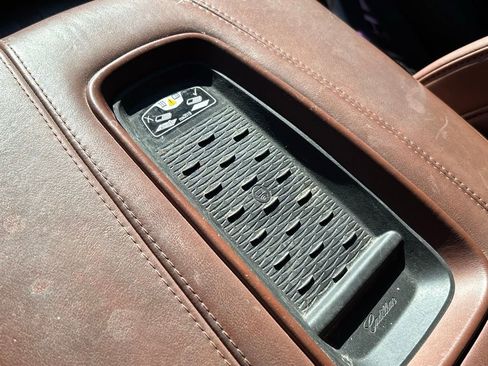 Used 2016 Cadillac Escalade Luxury image 16