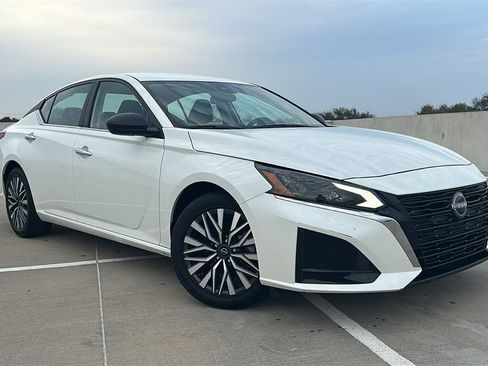 Used 2024 Nissan Altima 2.5 SV image 5