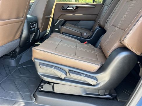 New 2026 Chevrolet Suburban High Country image 19