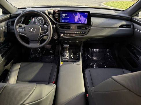 Used 2025 Lexus ES 300h 300h image 31