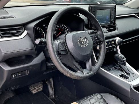 Used 2022 Toyota RAV4 LE image 16