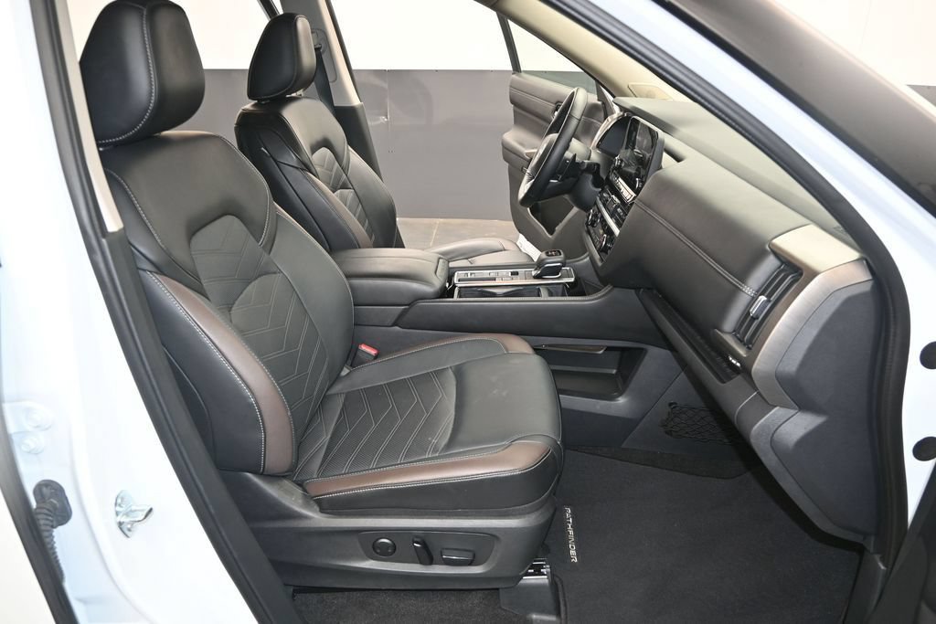 Used 2025 Nissan Pathfinder Platinum FWD image 26