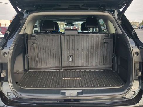 Used 2022 Toyota Highlander XLE image 12