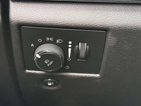 Used 2019 Jeep Grand Cherokee Limited image 25