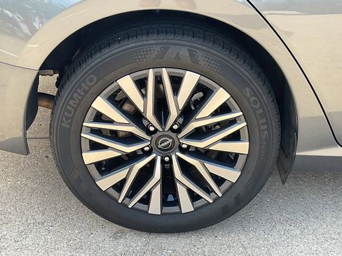 Used 2025 Nissan Altima 2.5 SV FWD image 7