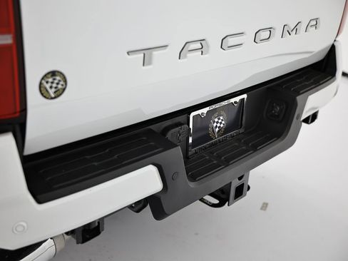 Used 2025 Toyota Tacoma Limited image 13