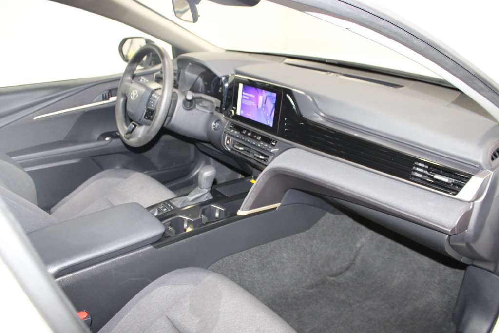 Used 2025 Toyota Camry LE FWD image 19