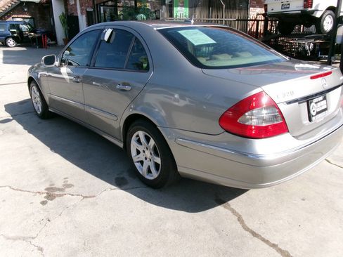 Used 2008 Mercedes-Benz E 320 BlueTEC Sedan image 4