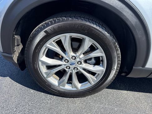 Used 2024 Ford Explorer XLT w/ Equipment Group 202A AWD/4WD image 27